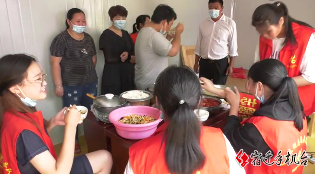 疫情不退 送饭不止！ 泗洪三位大姐用饭菜诠释爱