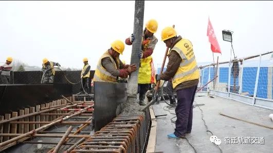 大干奋战丨宿连高速公路顺河枢纽首联支架现浇梁浇筑完成\n\n