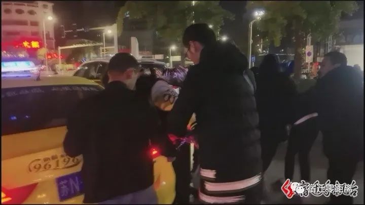 凌晨2点，宿迁楚街附近3名小伙形迹可疑…
