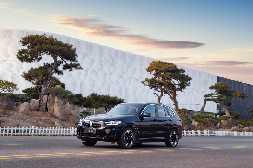 新款BMW iX3：说到性价比，在坐的各位都是弟弟