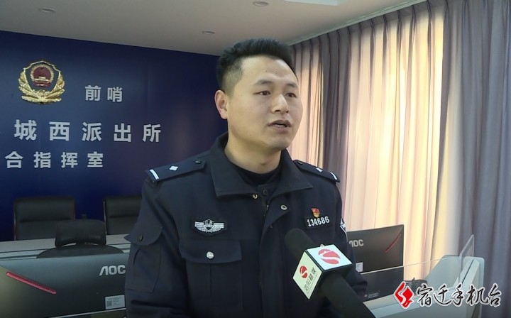 泗阳一年轻男子酒后不慎落水，民警冒着严寒救人！