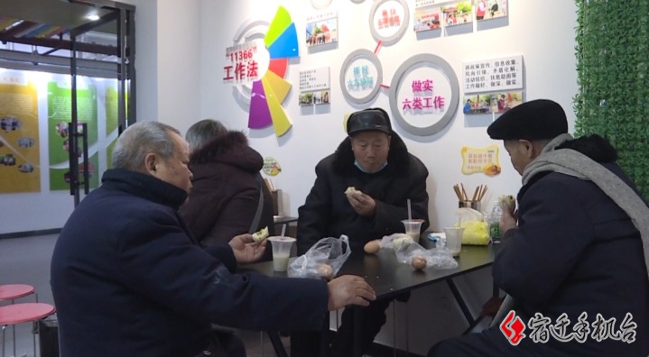 “爱心早餐” 让三十多名老人暖到心里