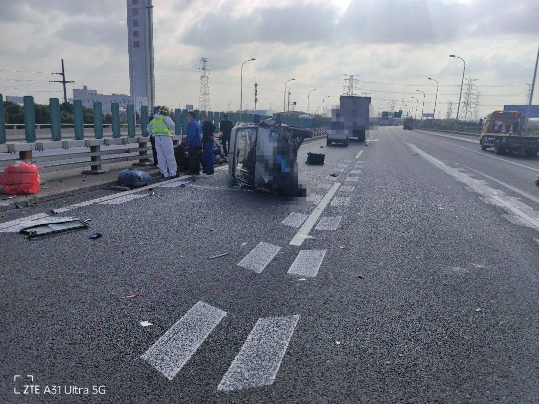 这样变道，看看有多危险！