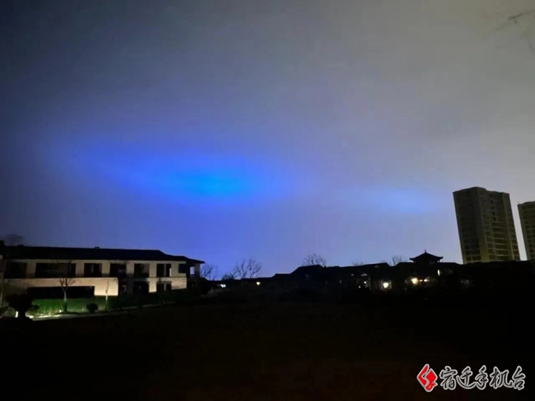 夜空频现蓝光 咋回事？