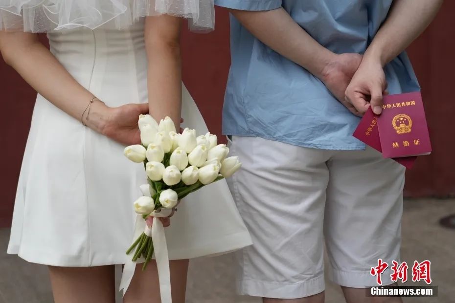 今年第一个结婚登记高峰！多地公布婚姻大数据→