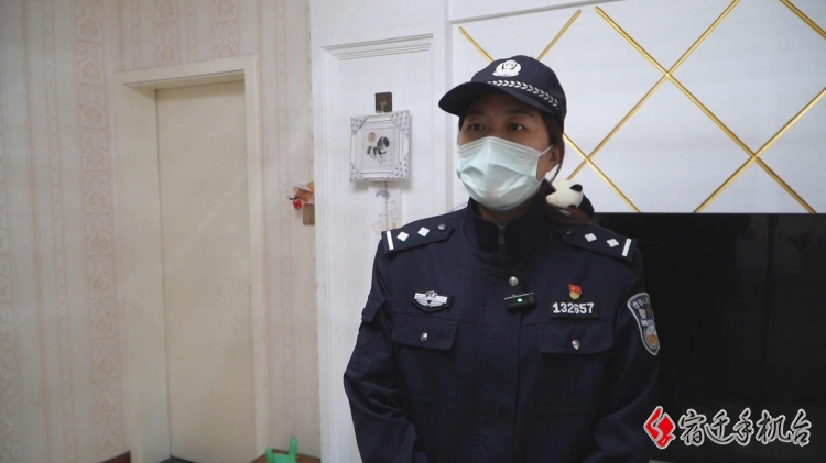 专治“疑难杂症” 户籍民警暖心服务在身边