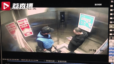 电梯频频运行中骤停，居民惊恐不已！监控显示都与他有关……