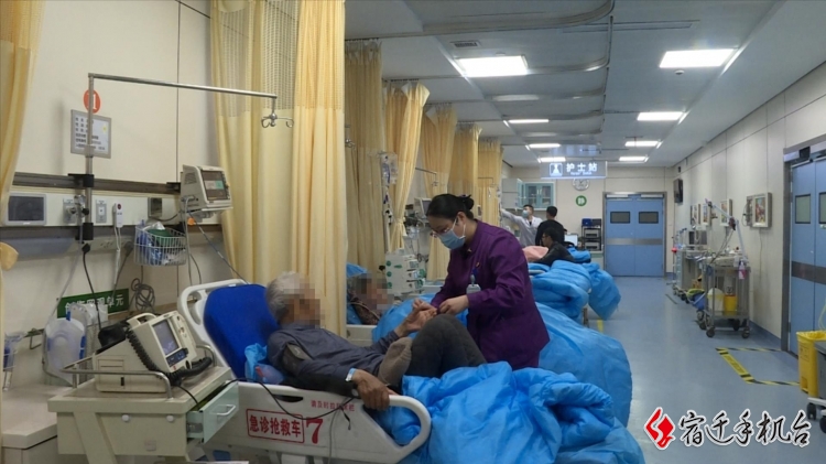 急诊室护士王双双：从业13年 每天工作像打仗
