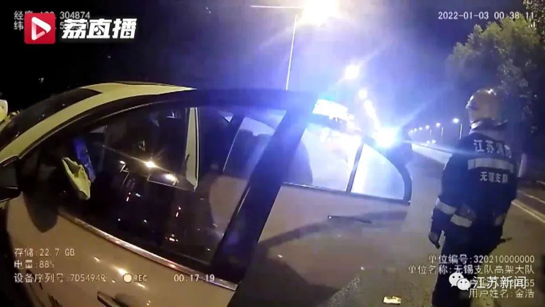 乘客坐网约车后排未系安全带，出车祸身亡怎么赔？法院这样判！