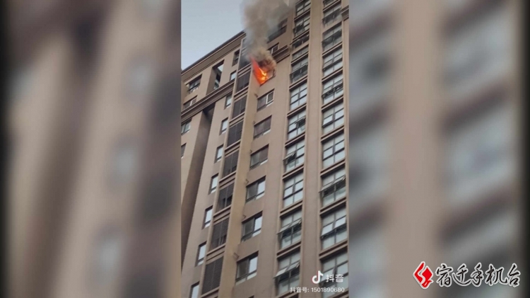 警钟长鸣！市区一小区16楼住户突然起火 烧毁数十万元财物