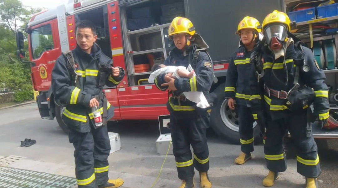 消防员火场救出满月婴儿！警惕“危险”的电动车
